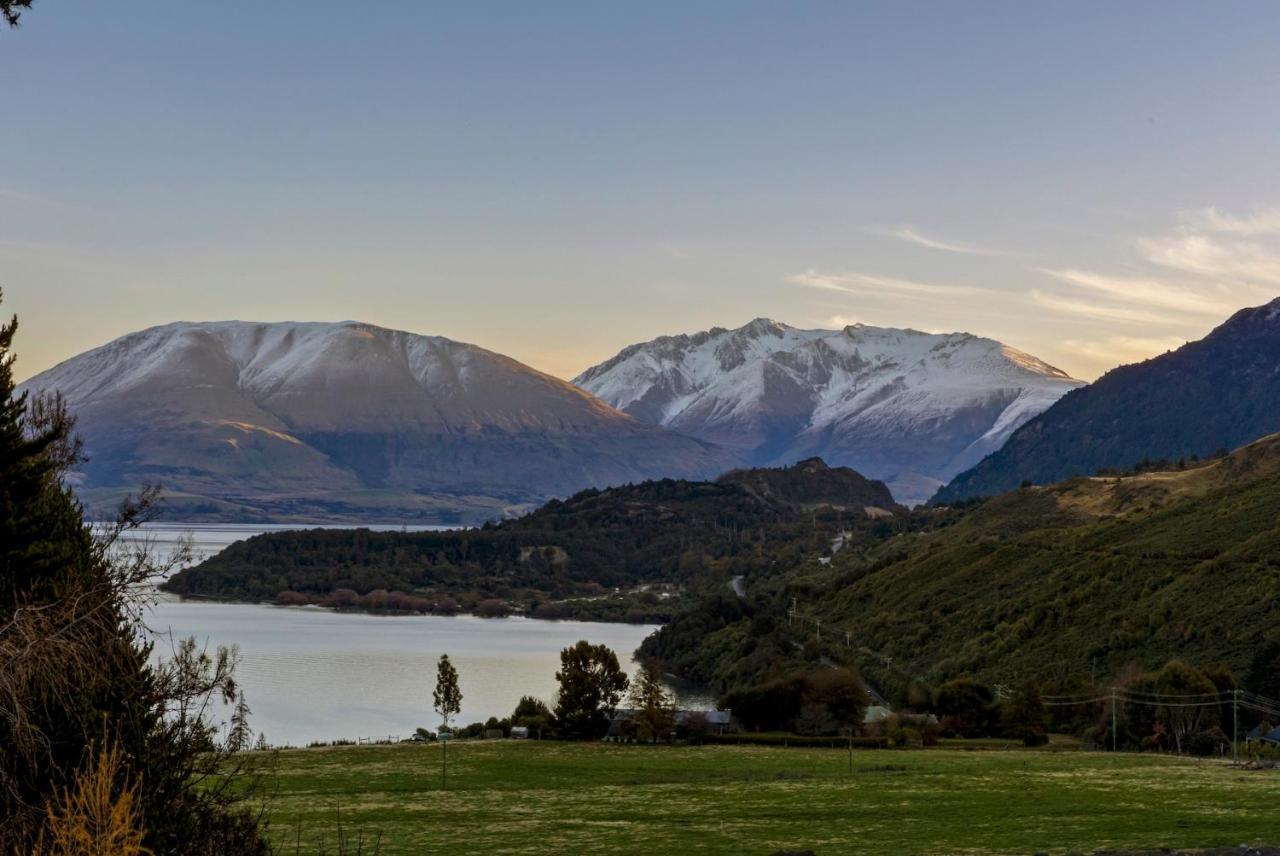 Kereru Cottage, Cosy Log Cabin, Serene Lake & Mountain Views Квинстаун Экстерьер фото