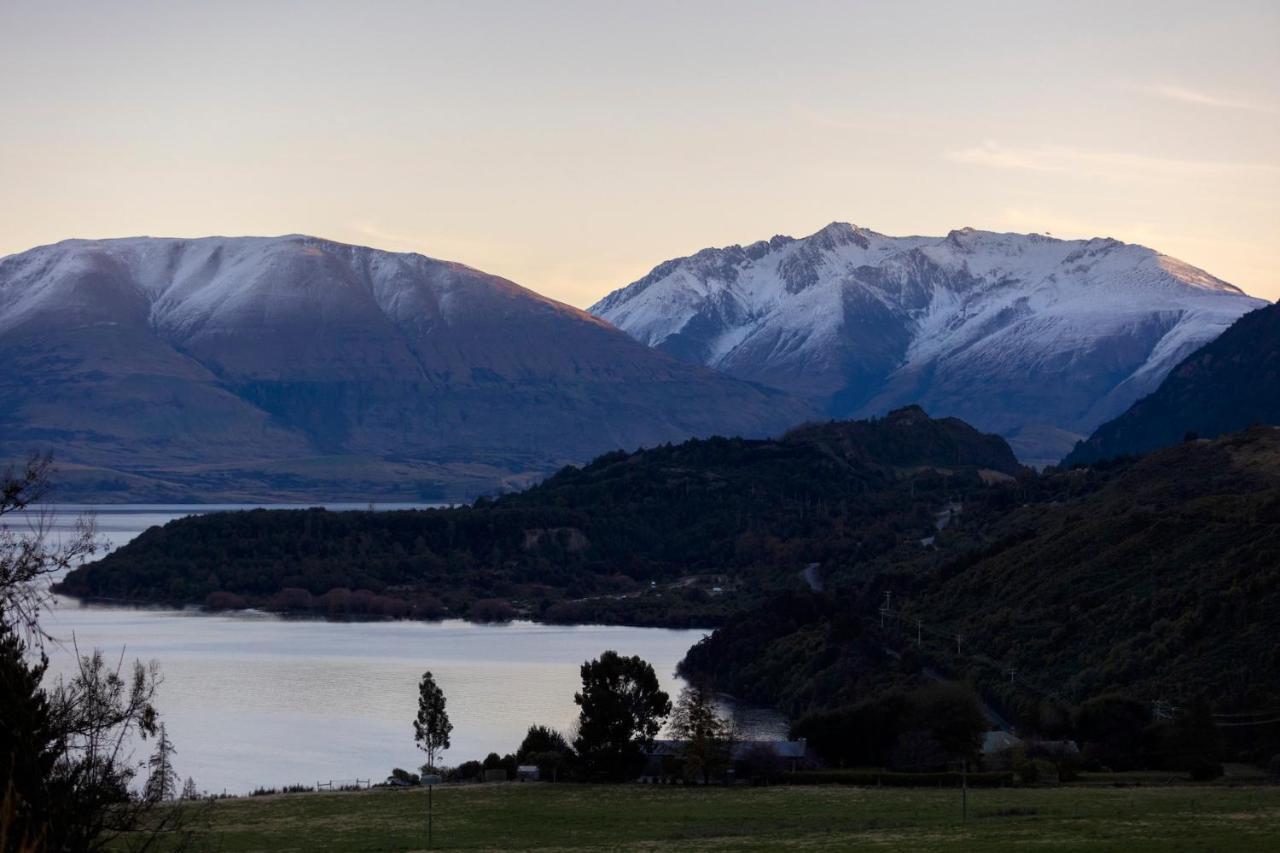 Kereru Cottage, Cosy Log Cabin, Serene Lake & Mountain Views Квинстаун Экстерьер фото
