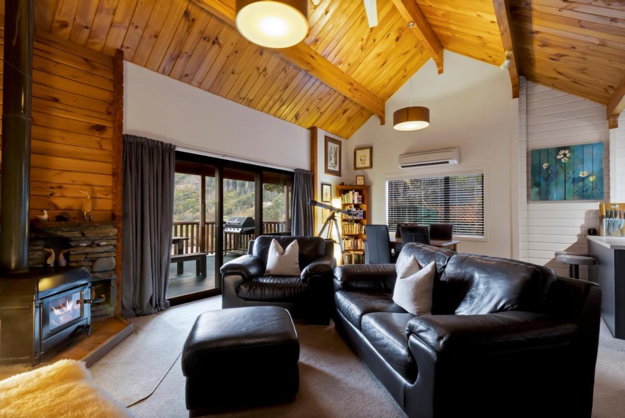 Kereru Cottage, Cosy Log Cabin, Serene Lake & Mountain Views Квинстаун Экстерьер фото