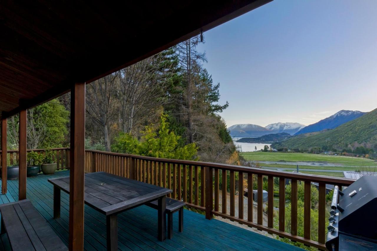 Kereru Cottage, Cosy Log Cabin, Serene Lake & Mountain Views Квинстаун Экстерьер фото