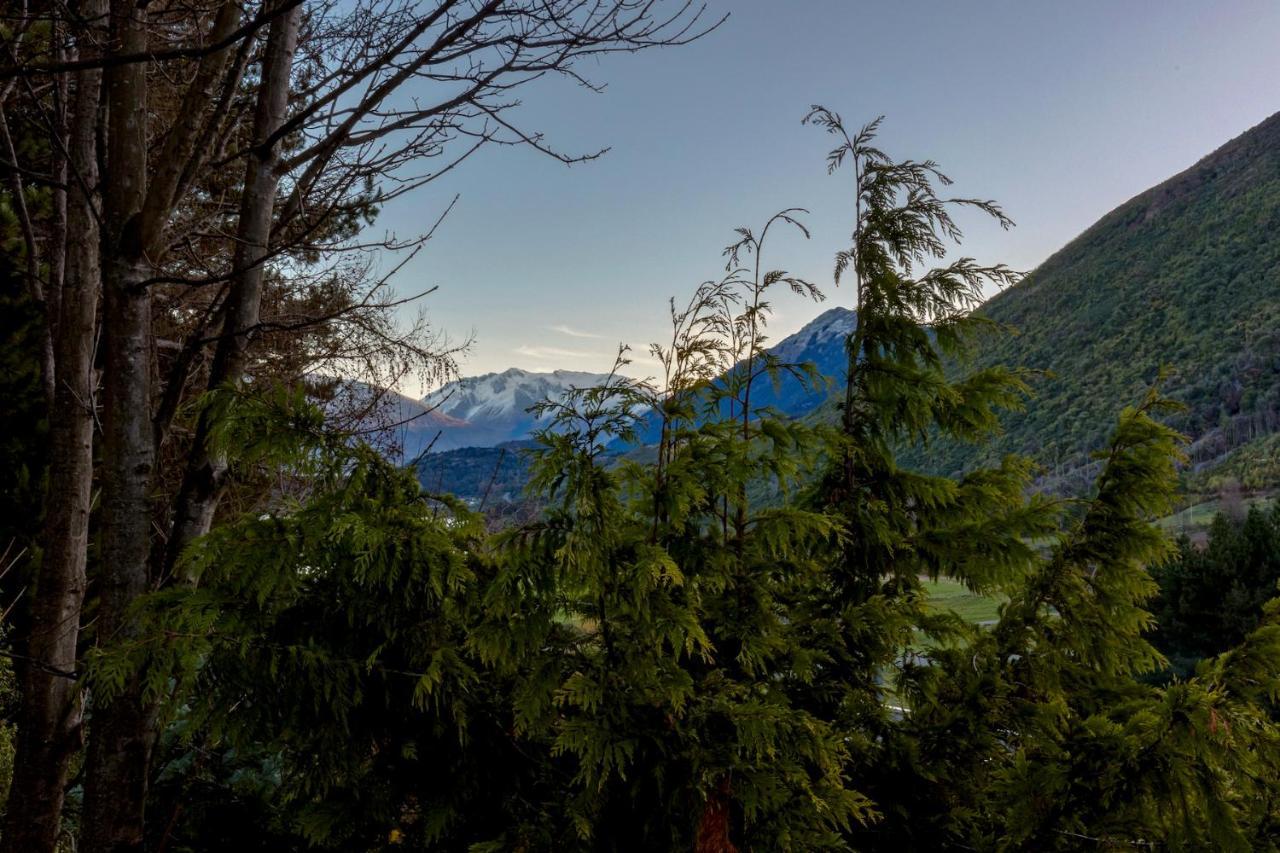 Kereru Cottage, Cosy Log Cabin, Serene Lake & Mountain Views Квинстаун Экстерьер фото