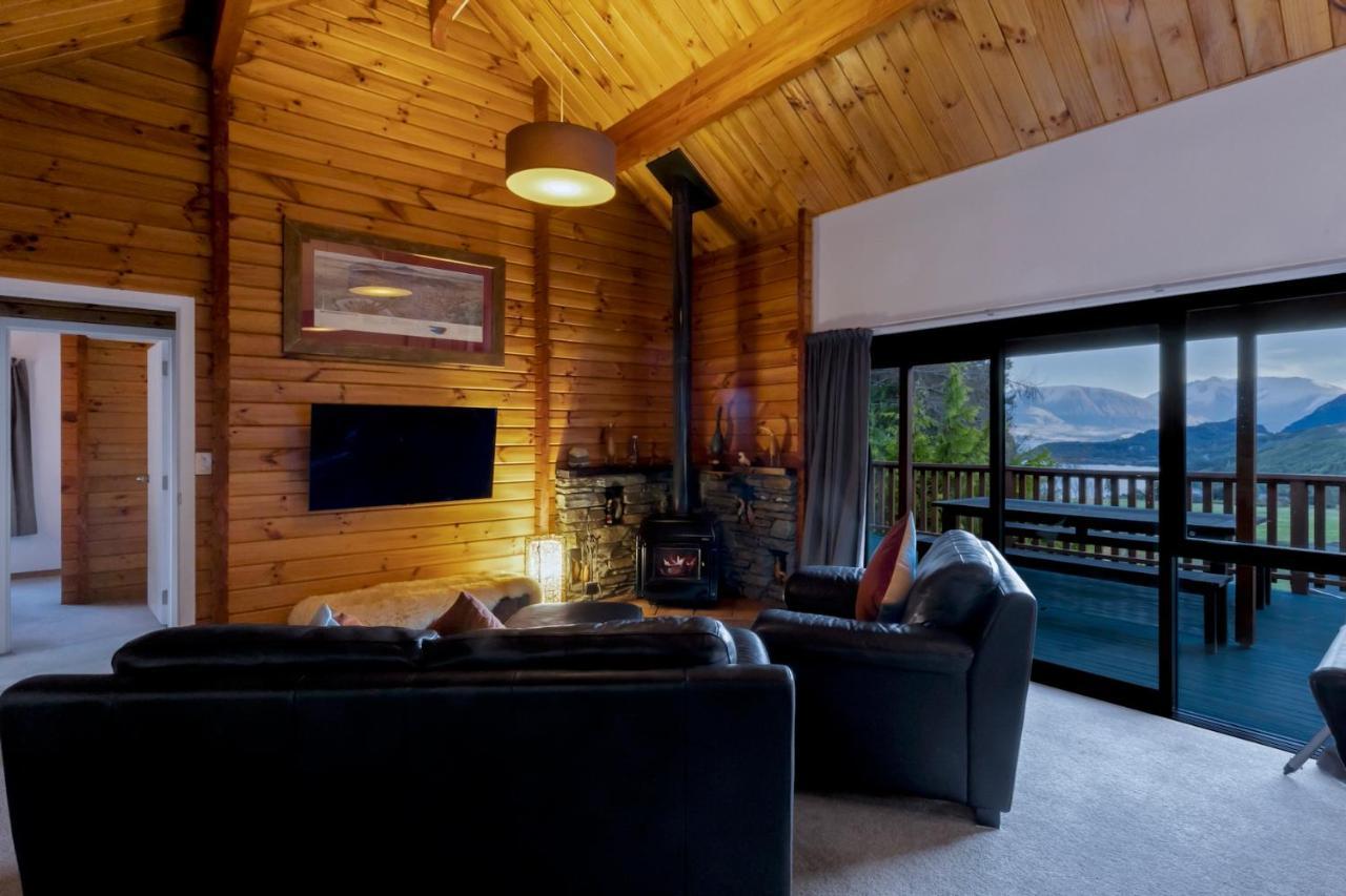 Kereru Cottage, Cosy Log Cabin, Serene Lake & Mountain Views Квинстаун Экстерьер фото