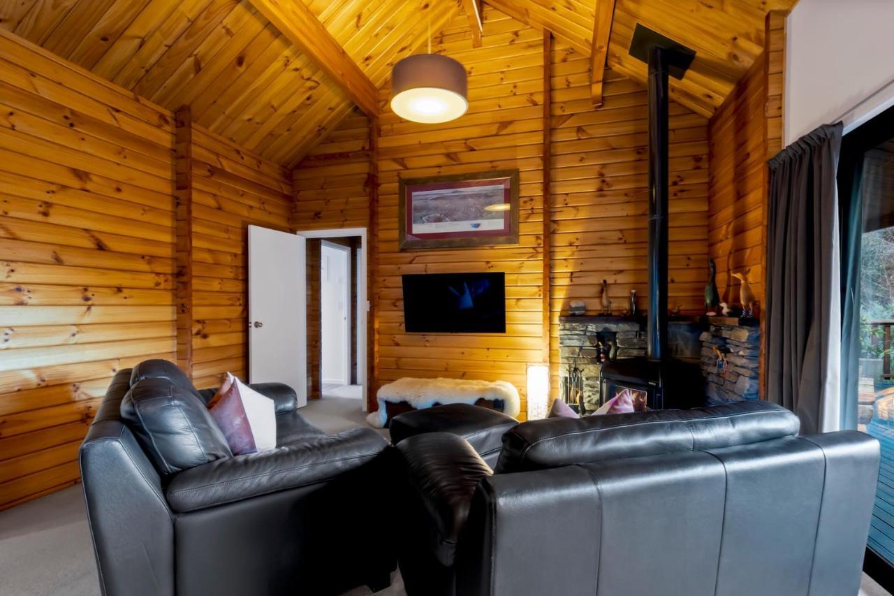 Kereru Cottage, Cosy Log Cabin, Serene Lake & Mountain Views Квинстаун Экстерьер фото