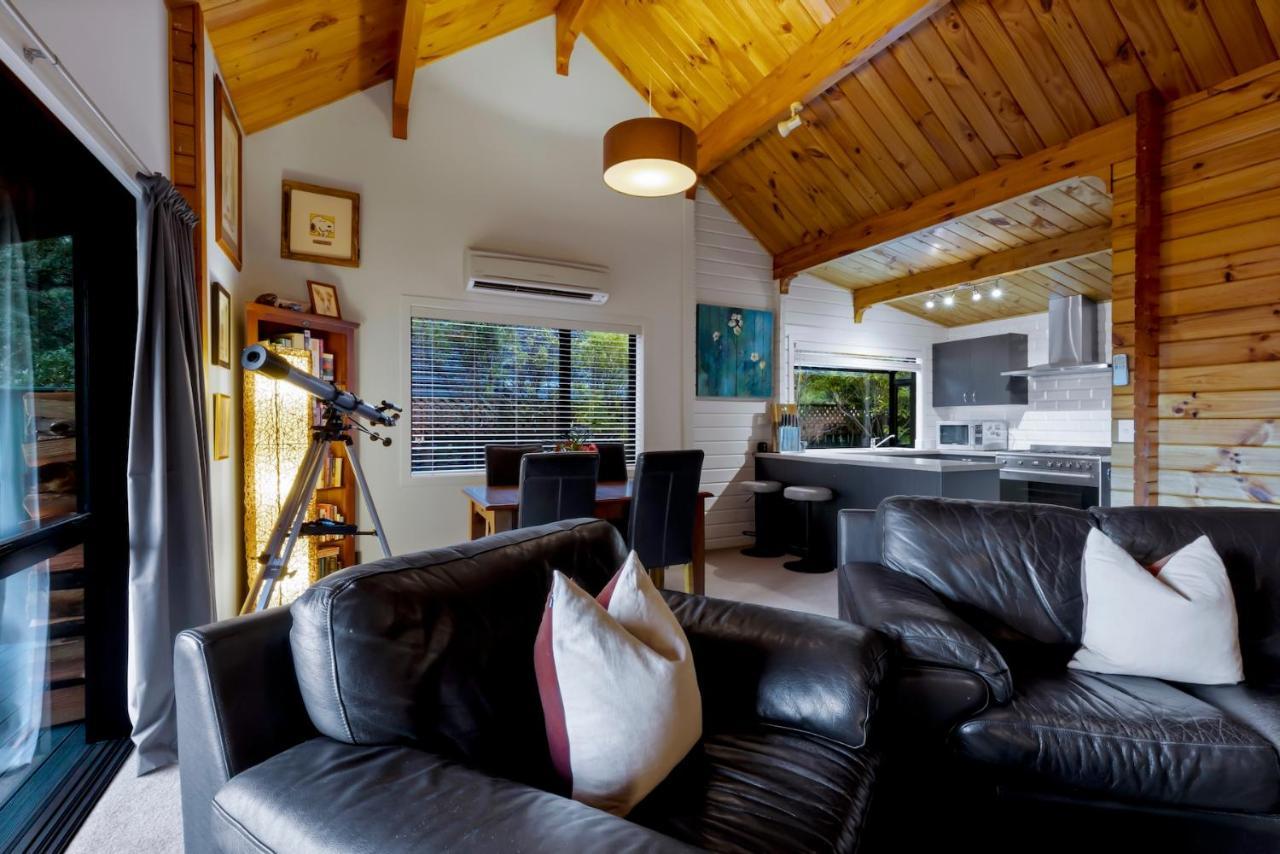 Kereru Cottage, Cosy Log Cabin, Serene Lake & Mountain Views Квинстаун Экстерьер фото