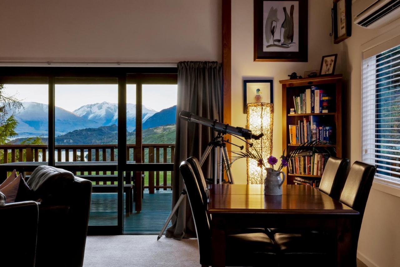 Kereru Cottage, Cosy Log Cabin, Serene Lake & Mountain Views Квинстаун Экстерьер фото