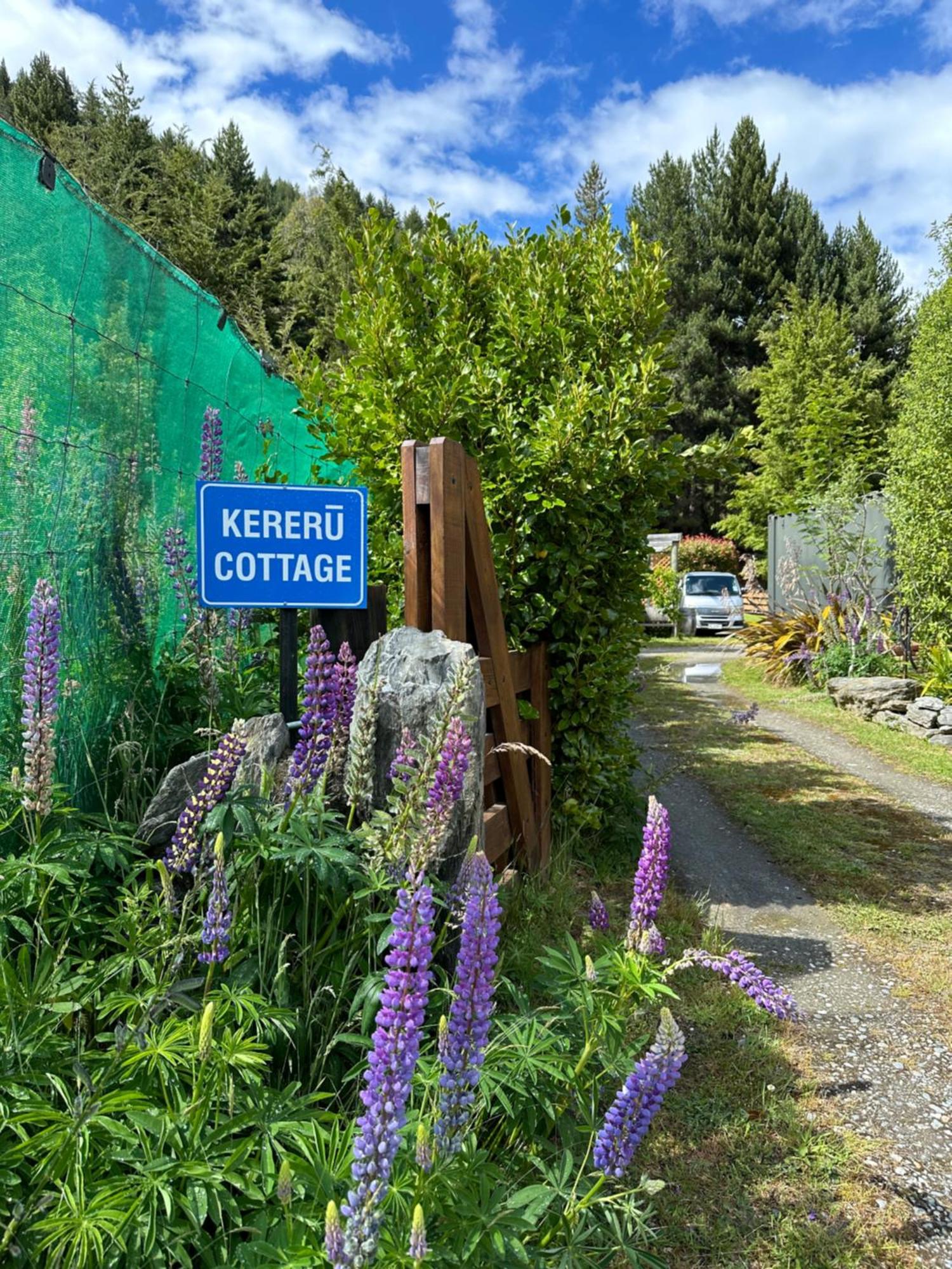 Kereru Cottage, Cosy Log Cabin, Serene Lake & Mountain Views Квинстаун Экстерьер фото